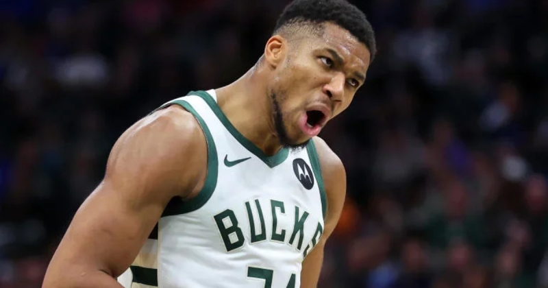 «Больше никакого эгоистичного баскетбола». Яннис Адетокумбо объяснил, как «Бакс» развернули сезон