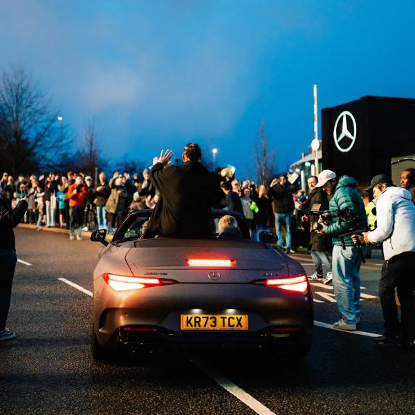 Хэмилтон попрощался с сотрудниками &laquo;Мерседеса&raquo;: &laquo;Я продолжу в вас верить, команду ждут новые успехи&raquo;