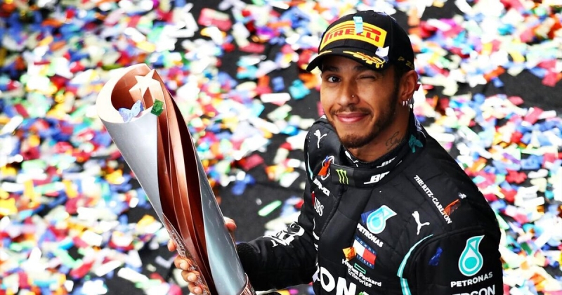 Хэмилтон провел последнюю гонку за «Мерседес», где выиграл 6 титулов и 84 Гран-при за 12 лет
