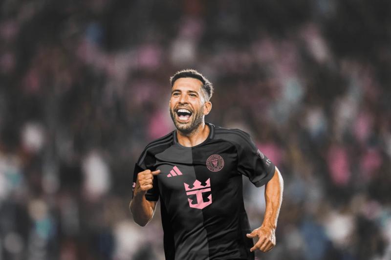 &laquo;Интер Майами&raquo; Месси показал выездную форму на 2025 год. Комплект посвящен Форт-Лодердейлу, где клуб выступит последний сезон до переезда на новый стадион в Майами