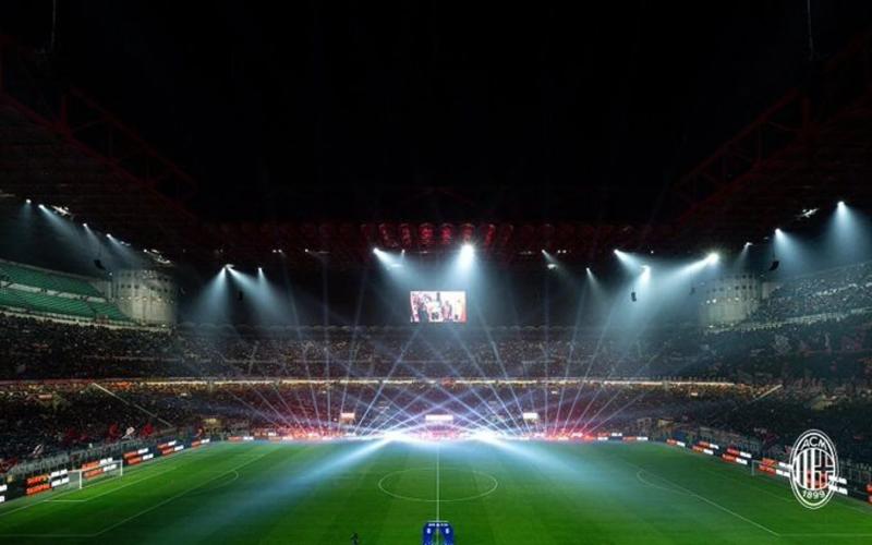 &laquo;Милан&raquo; устроил церемонию со световым шоу и музыкой по случаю 125-летия перед матчем с &laquo;Дженоа&raquo; на &laquo;Сан-Сиро&raquo;. На поле вышли легенды клуба с трофеями, троих включии в Зал славы